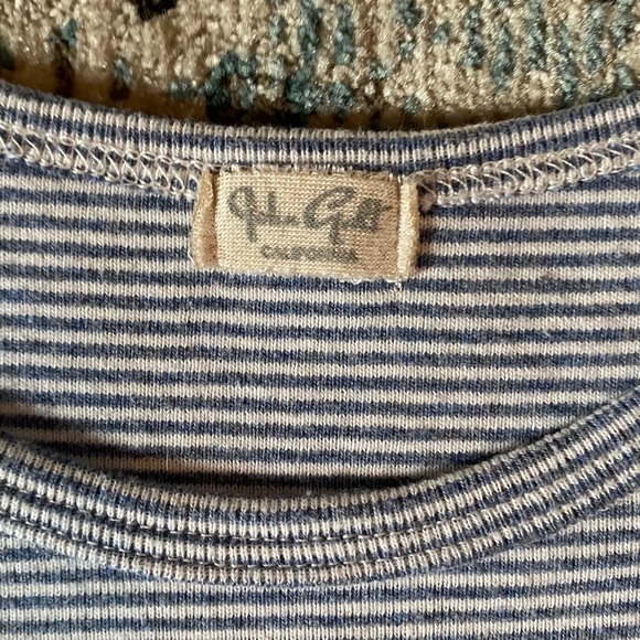 Brandy Melville embroidered t-shirt - Picture 4 of 4